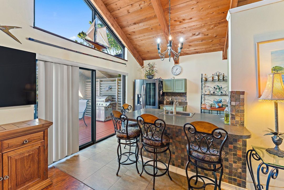 На продажу: $525,000 (2 спален, 2 ванн, 1160 Квадратных фут)