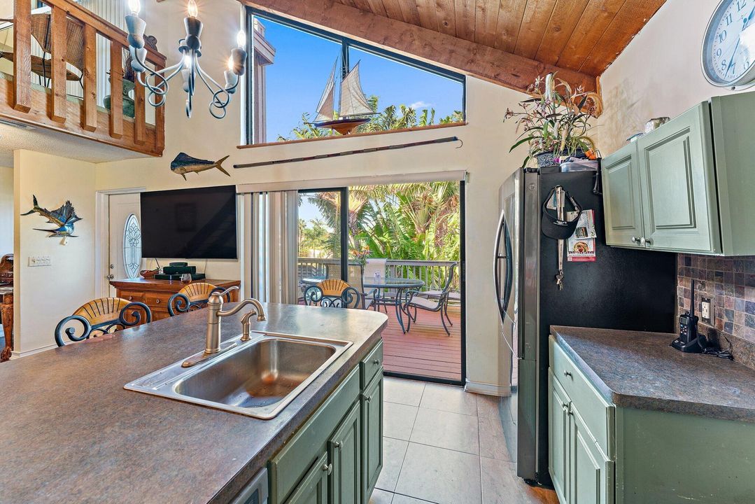 На продажу: $525,000 (2 спален, 2 ванн, 1160 Квадратных фут)