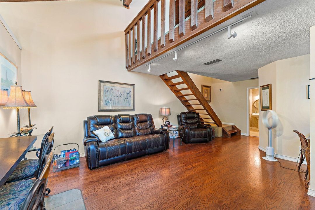 На продажу: $525,000 (2 спален, 2 ванн, 1160 Квадратных фут)