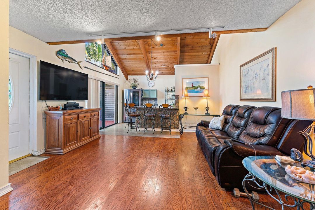 На продажу: $525,000 (2 спален, 2 ванн, 1160 Квадратных фут)