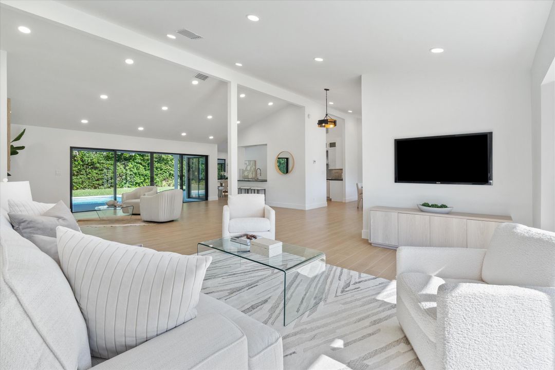 En Venta: $1,498,000 (3 camas, 3 baños, 2620 Pies cuadrados)