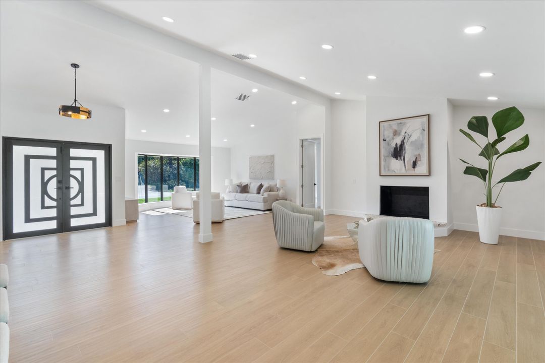 En Venta: $1,498,000 (3 camas, 3 baños, 2620 Pies cuadrados)