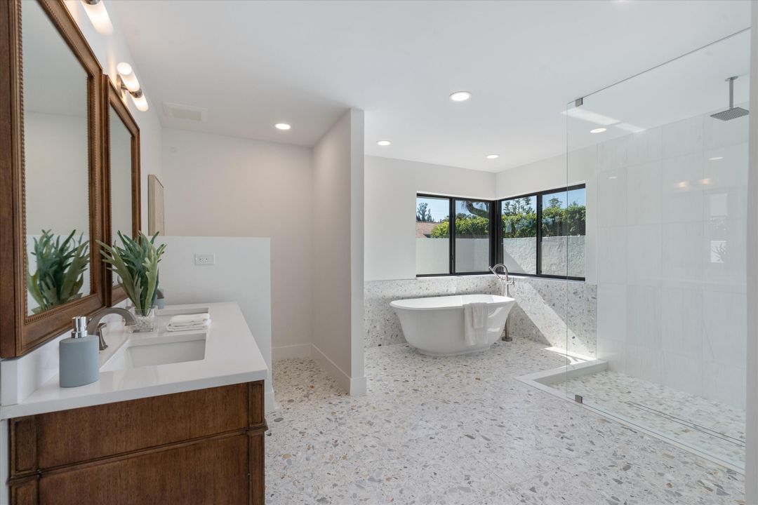 En Venta: $1,498,000 (3 camas, 3 baños, 2620 Pies cuadrados)