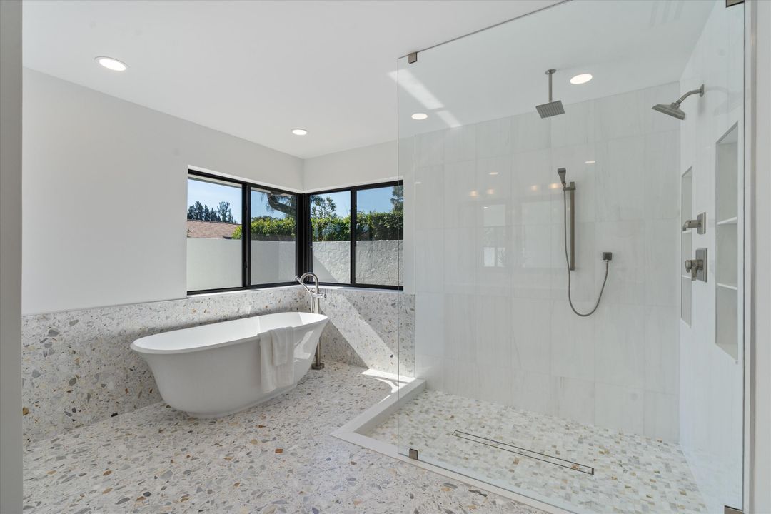 En Venta: $1,498,000 (3 camas, 3 baños, 2620 Pies cuadrados)