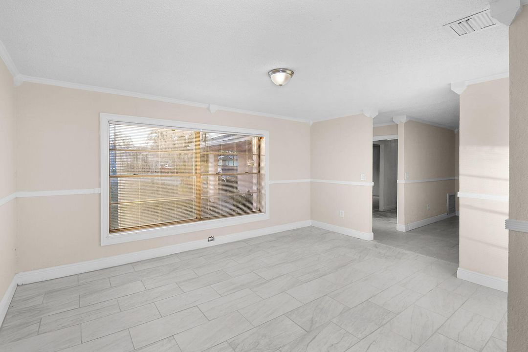 En Venta: $335,000 (4 camas, 2 baños, 1623 Pies cuadrados)