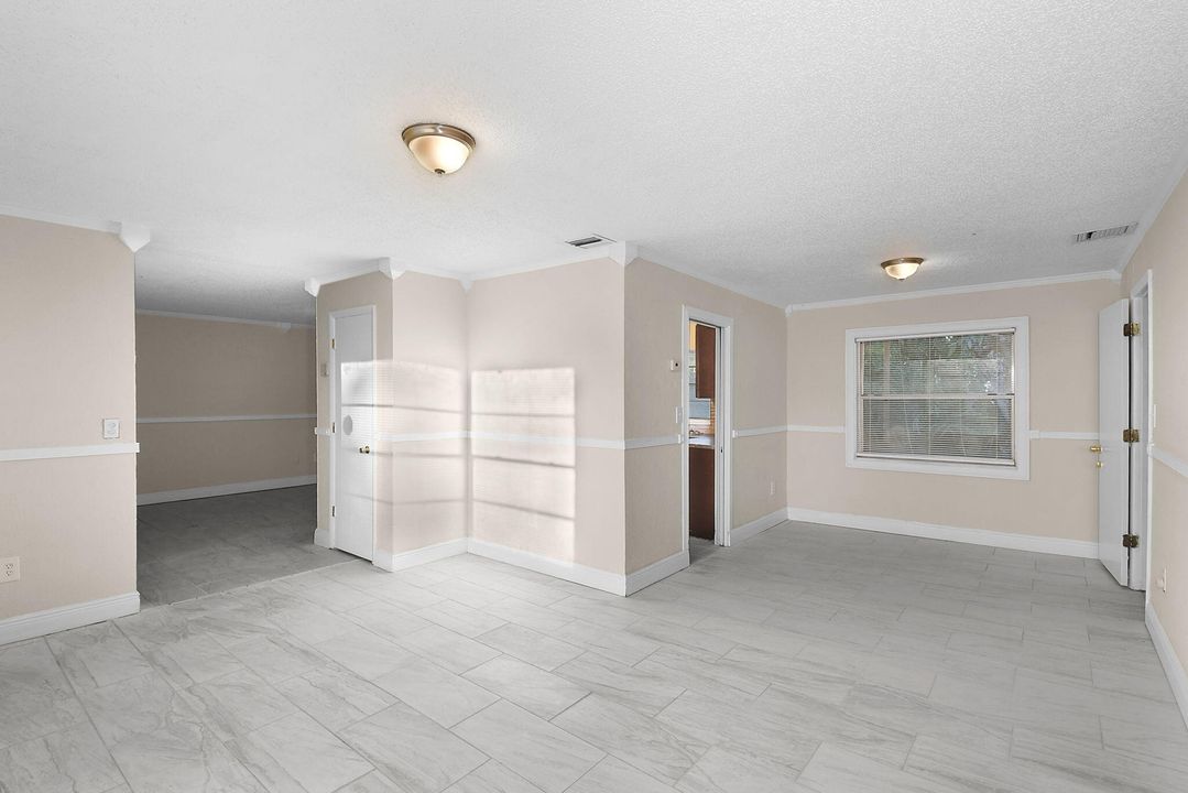 En Venta: $335,000 (4 camas, 2 baños, 1623 Pies cuadrados)