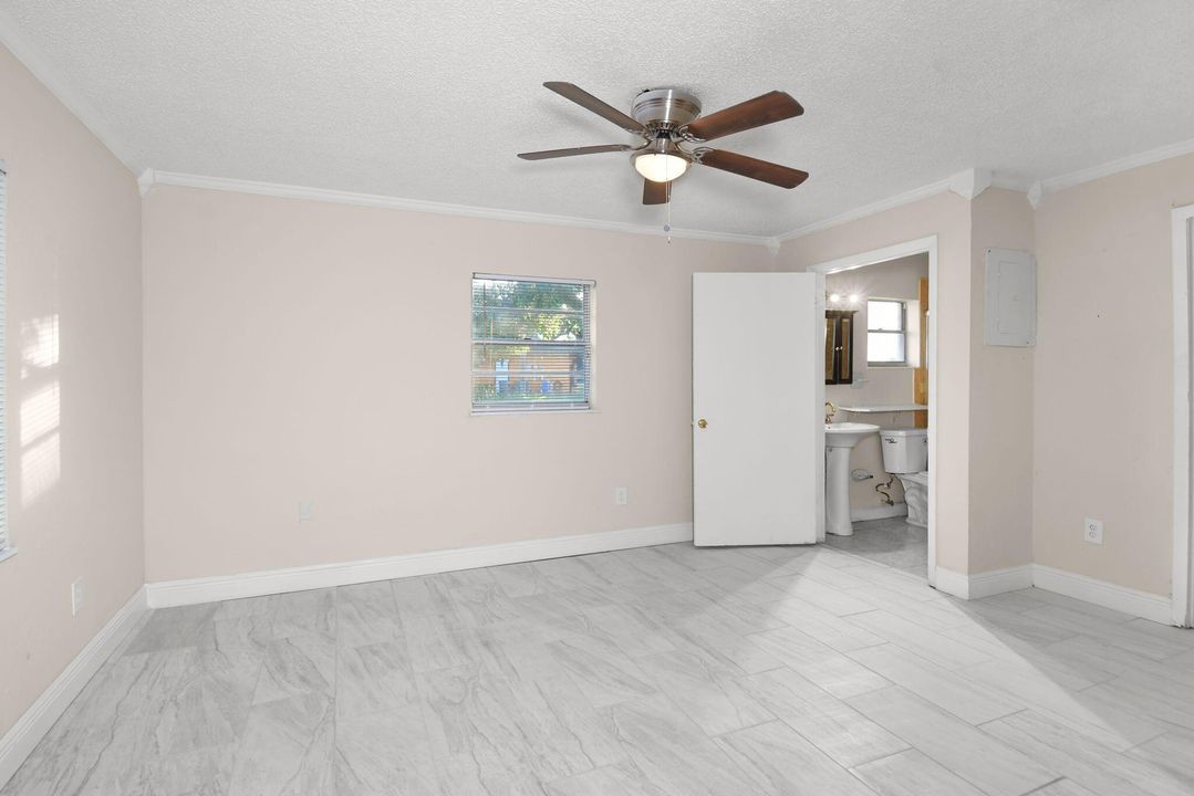 En Venta: $335,000 (4 camas, 2 baños, 1623 Pies cuadrados)