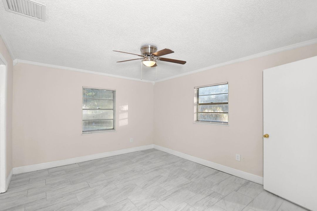 En Venta: $335,000 (4 camas, 2 baños, 1623 Pies cuadrados)