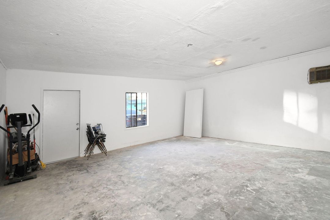 En Venta: $335,000 (4 camas, 2 baños, 1623 Pies cuadrados)