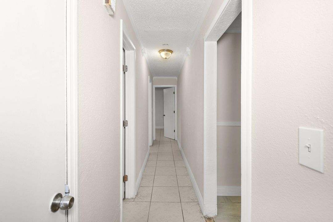 En Venta: $335,000 (4 camas, 2 baños, 1623 Pies cuadrados)