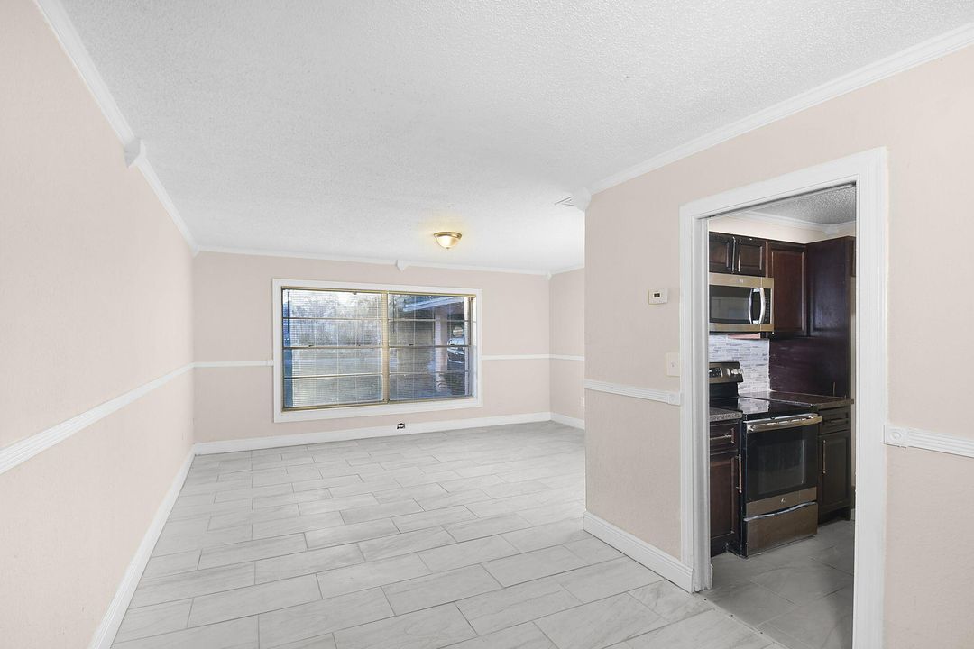 En Venta: $335,000 (4 camas, 2 baños, 1623 Pies cuadrados)