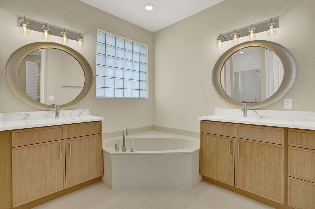 На продажу: $555,000 (3 спален, 2 ванн, 2196 Квадратных фут)