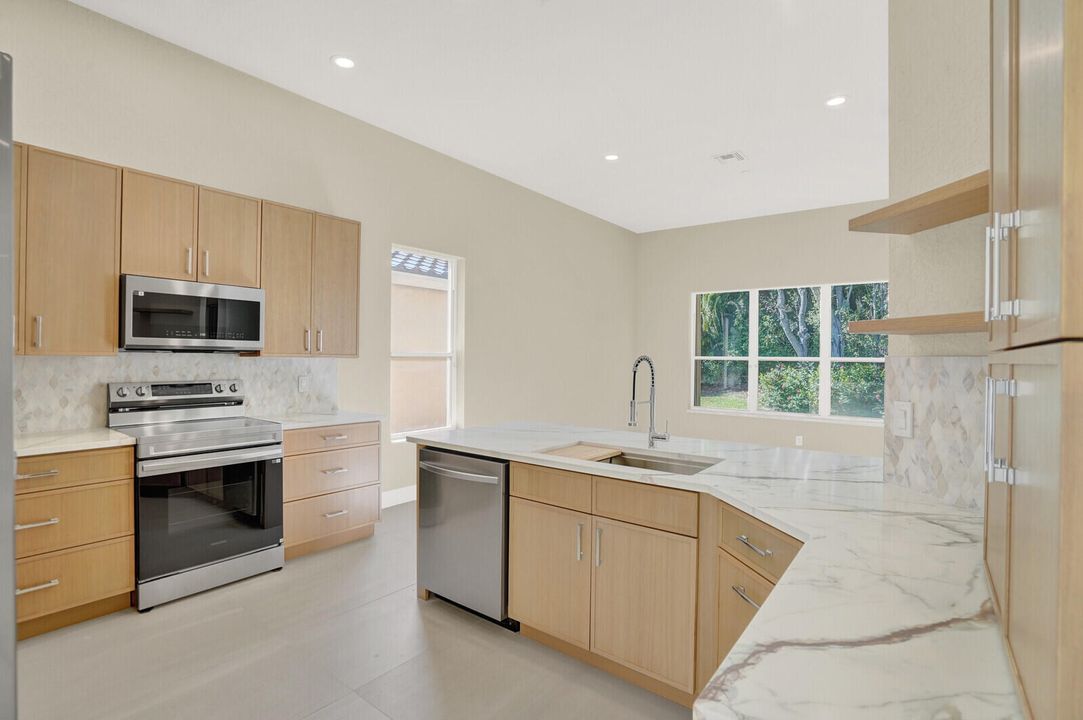 На продажу: $555,000 (3 спален, 2 ванн, 2196 Квадратных фут)