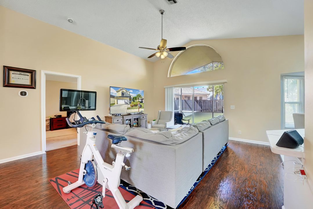 En Venta: $539,000 (3 camas, 2 baños, 2224 Pies cuadrados)