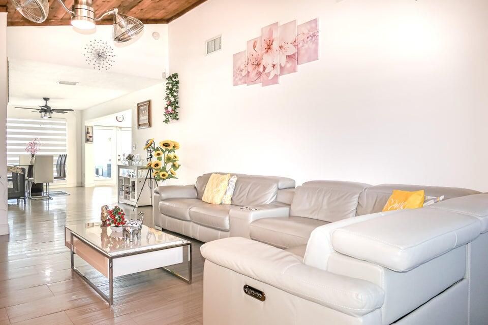 待售: $484,999 (3 贝兹, 2 浴室, 1497 平方英尺)