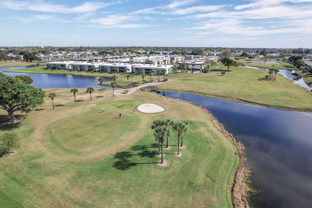 待售: $105,900 (2 贝兹, 2 浴室, 907 平方英尺)