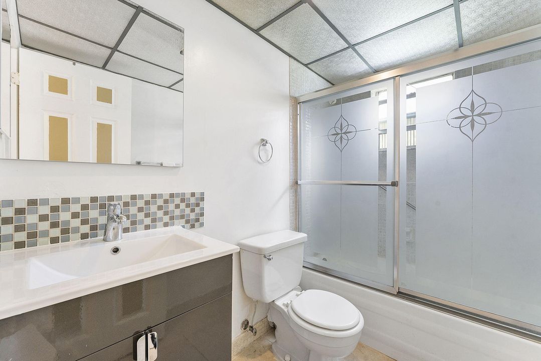 待售: $105,900 (2 贝兹, 2 浴室, 907 平方英尺)