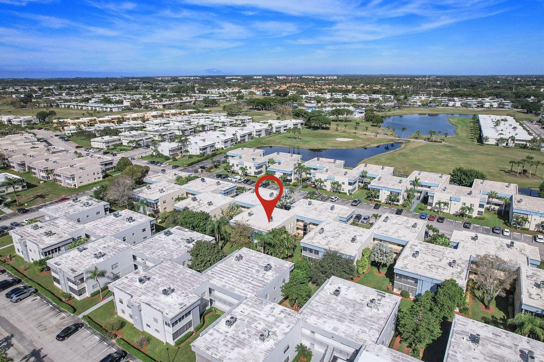 待售: $105,900 (2 贝兹, 2 浴室, 907 平方英尺)