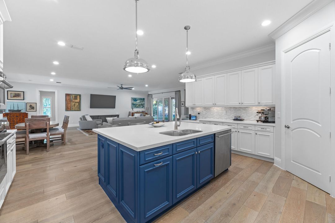 На продажу: $1,900,000 (4 спален, 4 ванн, 3380 Квадратных фут)