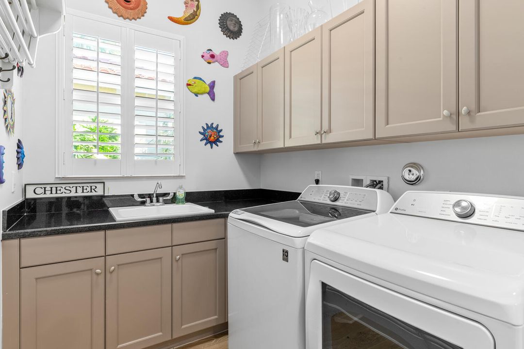 На продажу: $1,900,000 (4 спален, 4 ванн, 3380 Квадратных фут)