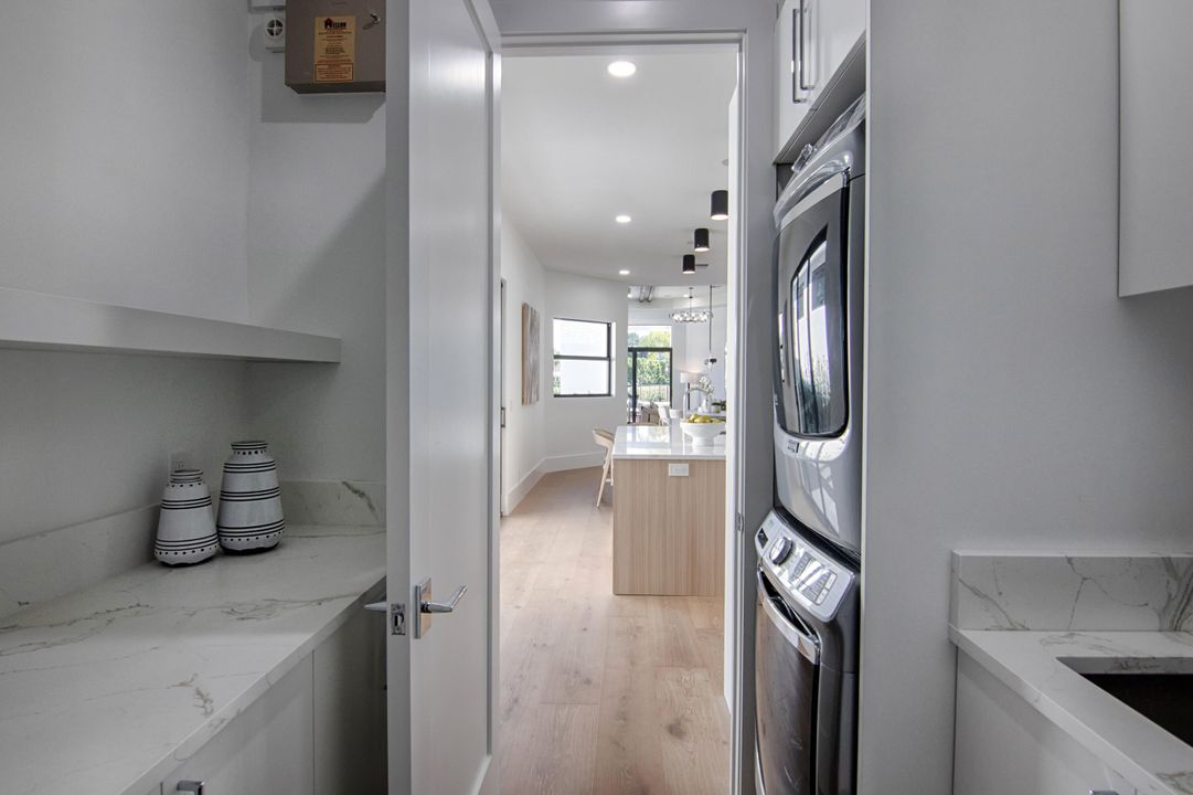 En Venta: $2,850,000 (3 camas, 3 baños, 2411 Pies cuadrados)