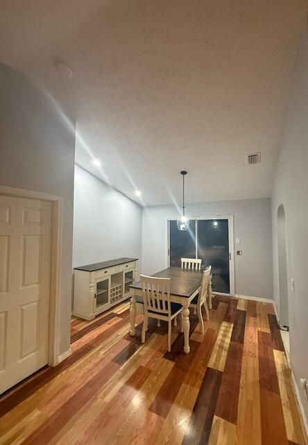 待售: $385,000 (3 贝兹, 2 浴室, 1908 平方英尺)