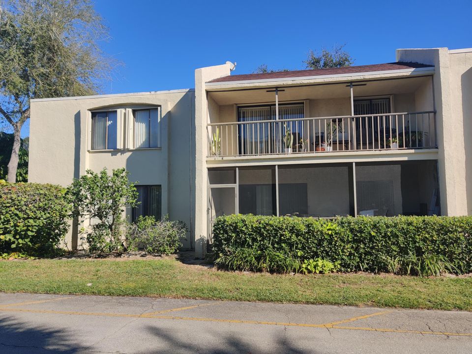 For Sale: $206,000 (2 beds, 2 baths, 1100 Square Feet)