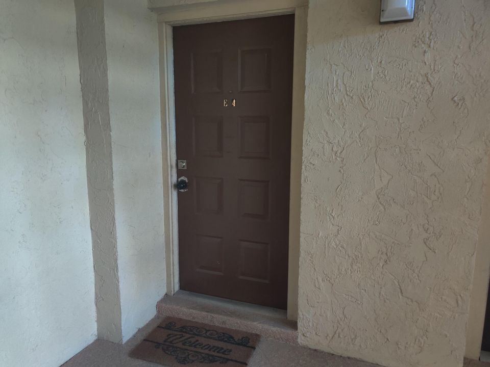 For Sale: $206,000 (2 beds, 2 baths, 1100 Square Feet)