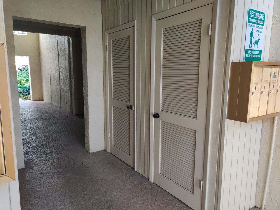 For Sale: $206,000 (2 beds, 2 baths, 1100 Square Feet)