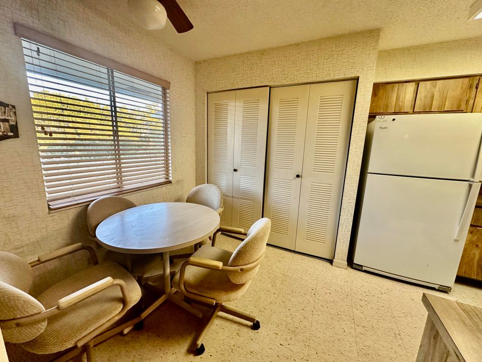 待售: $129,000 (2 贝兹, 2 浴室, 1070 平方英尺)