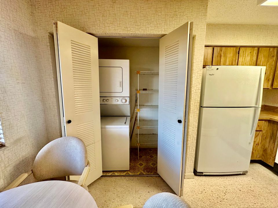 待售: $129,000 (2 贝兹, 2 浴室, 1070 平方英尺)