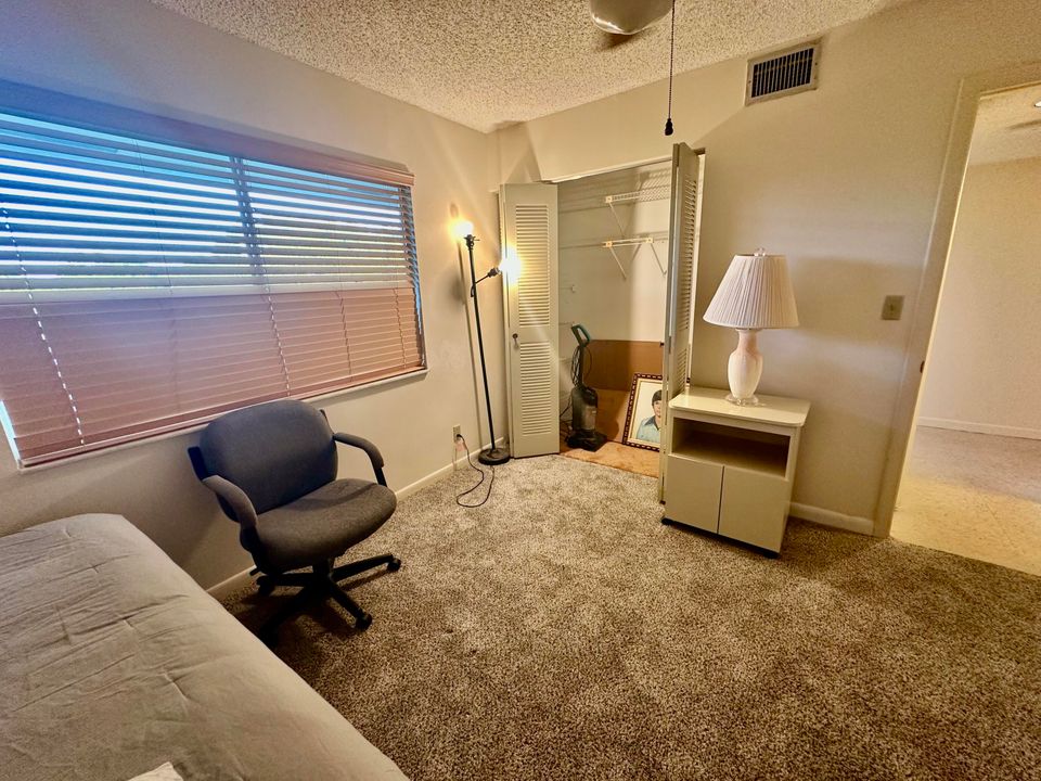 待售: $129,000 (2 贝兹, 2 浴室, 1070 平方英尺)