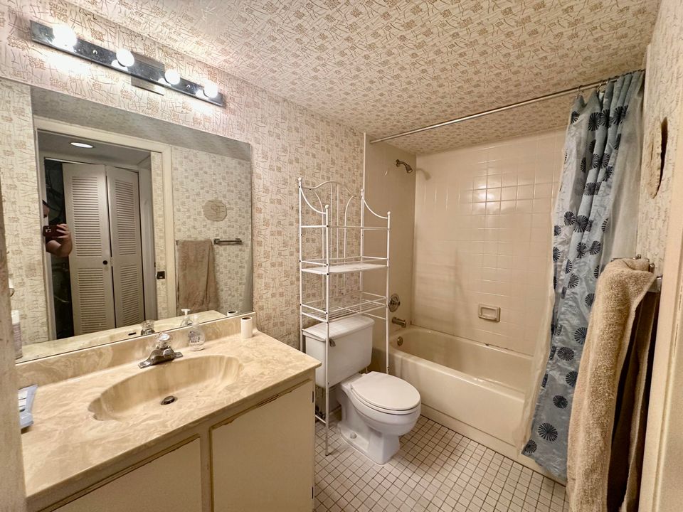 待售: $129,000 (2 贝兹, 2 浴室, 1070 平方英尺)