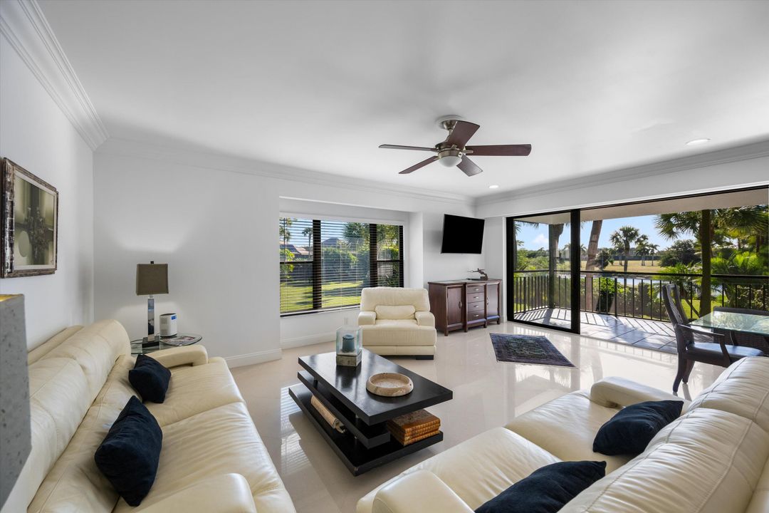 На продажу: $915,000 (3 спален, 3 ванн, 1800 Квадратных фут)