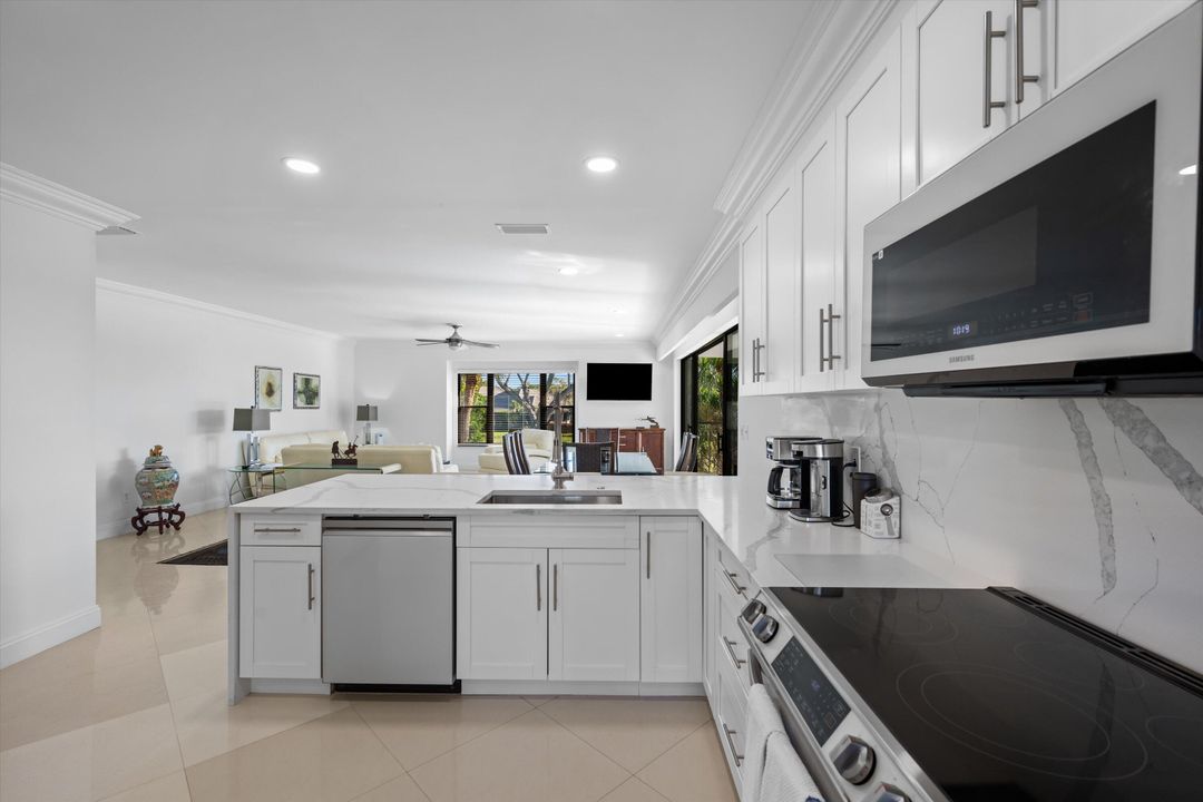 На продажу: $915,000 (3 спален, 3 ванн, 1800 Квадратных фут)