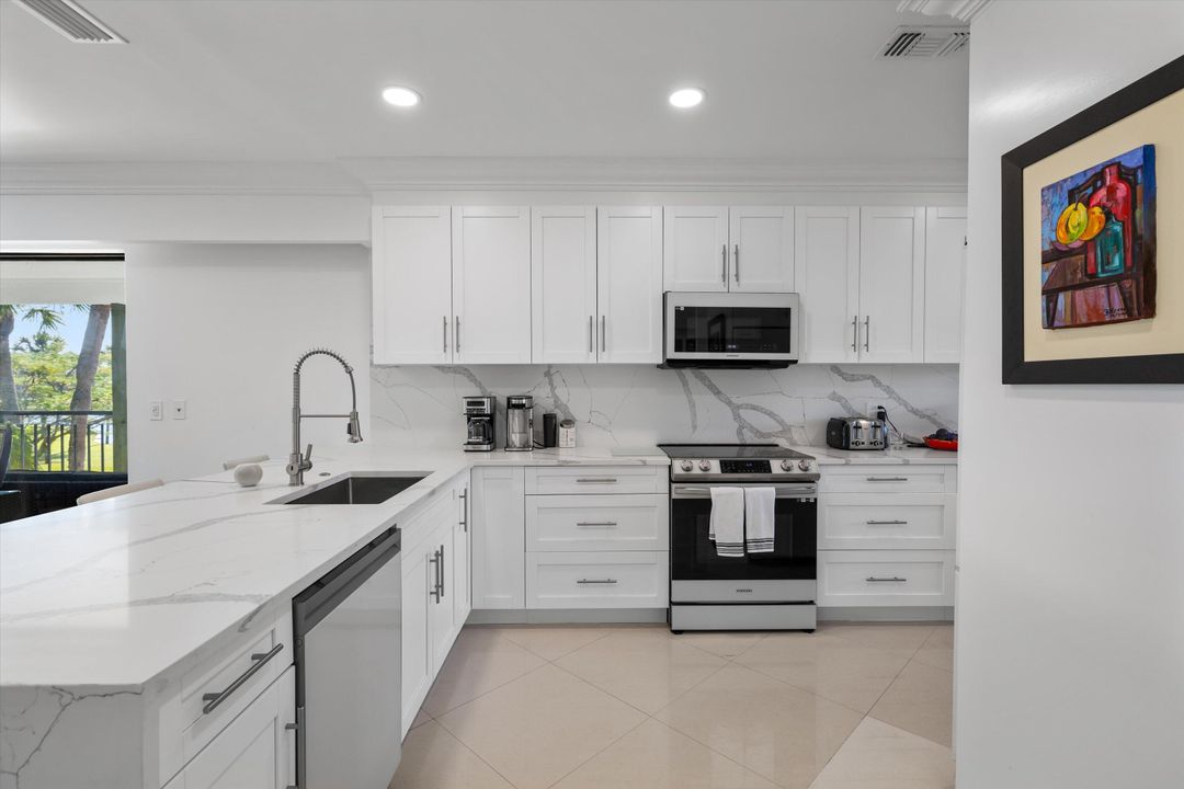 На продажу: $915,000 (3 спален, 3 ванн, 1800 Квадратных фут)