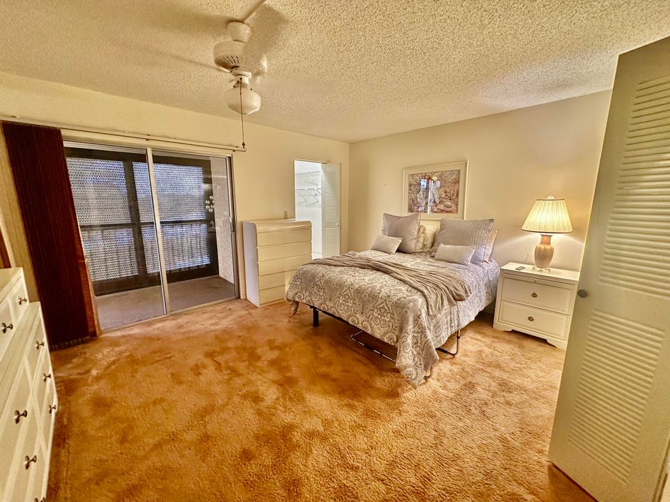 待售: $129,000 (2 贝兹, 2 浴室, 1070 平方英尺)