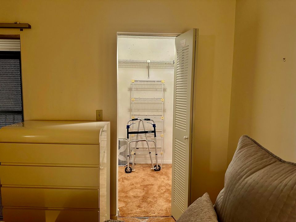 待售: $129,000 (2 贝兹, 2 浴室, 1070 平方英尺)