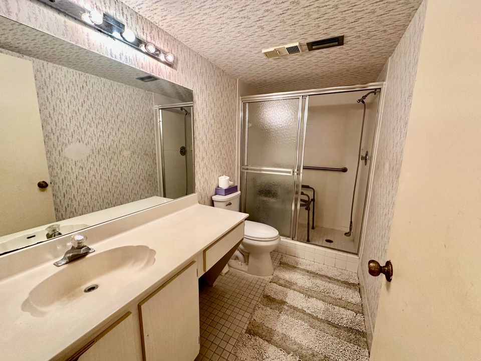 待售: $129,000 (2 贝兹, 2 浴室, 1070 平方英尺)