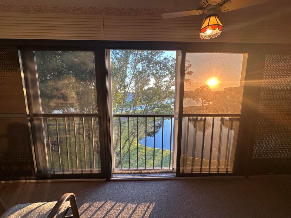 待售: $129,000 (2 贝兹, 2 浴室, 1070 平方英尺)