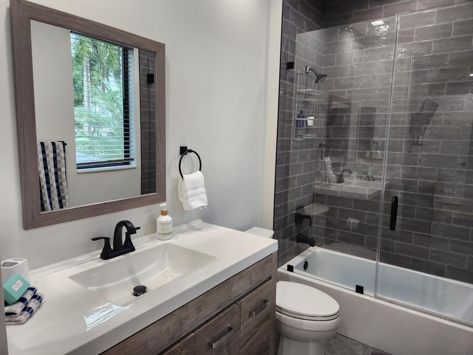 出租: $45,000 (5 贝兹, 5 浴室, 4633 平方英尺)