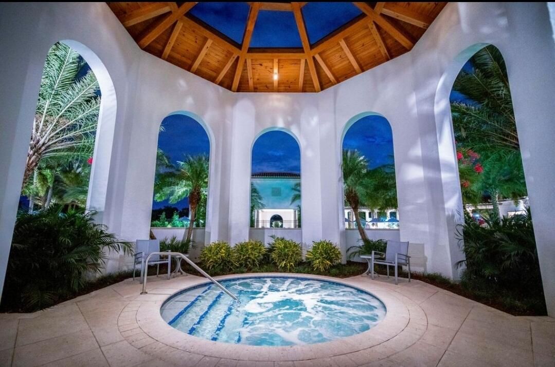 出租: $45,000 (5 贝兹, 5 浴室, 4633 平方英尺)