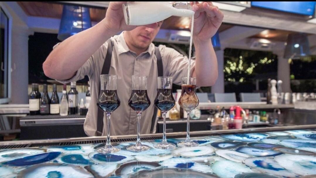 出租: $45,000 (5 贝兹, 5 浴室, 4633 平方英尺)