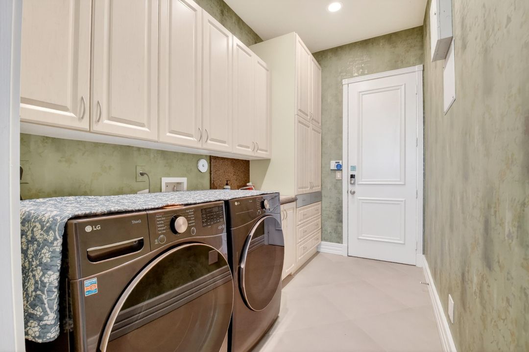 For Sale: $1,300,000 (4 beds, 3 baths, 3161 Square Feet)