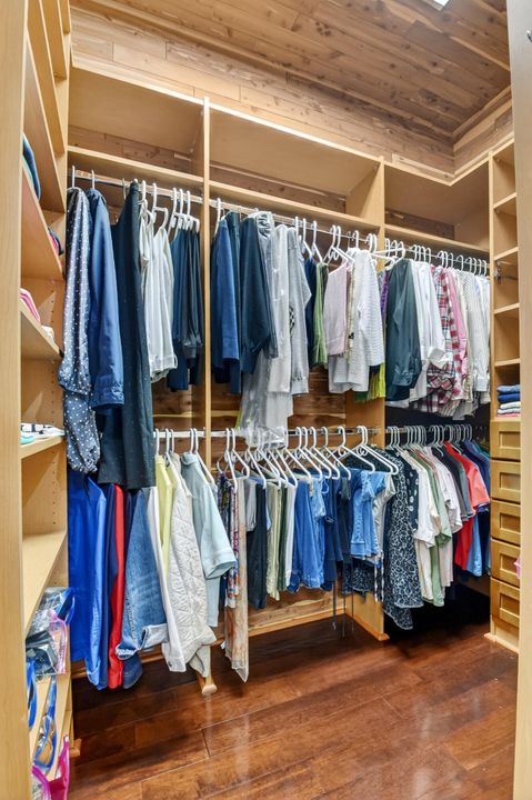 For Sale: $1,300,000 (4 beds, 3 baths, 3161 Square Feet)