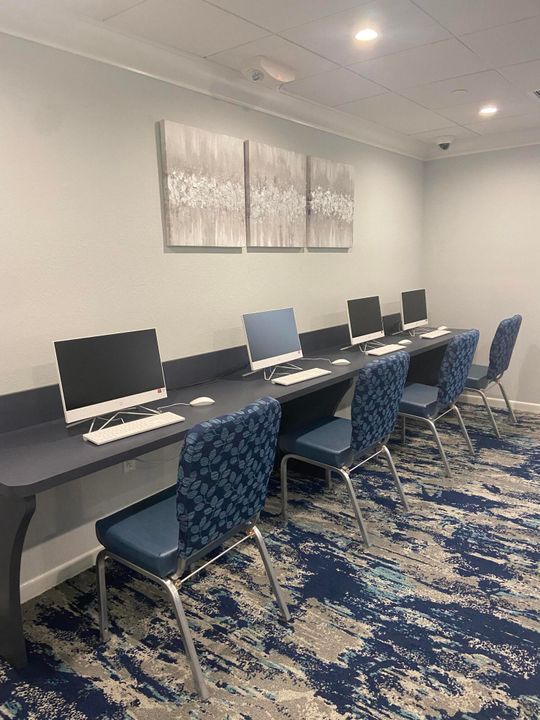 待售: $129,000 (2 贝兹, 2 浴室, 1070 平方英尺)