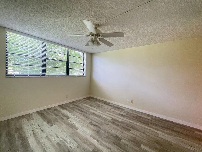 出租: $1,900 (2 贝兹, 1 浴室, 1050 平方英尺)