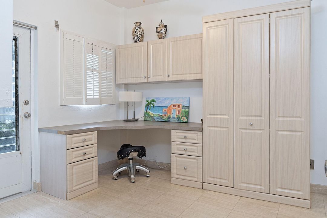 待售: $1,100,000 (2 贝兹, 2 浴室, 1014 平方英尺)