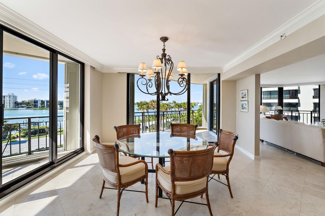 待售: $2,095,000 (3 贝兹, 3 浴室, 2676 平方英尺)