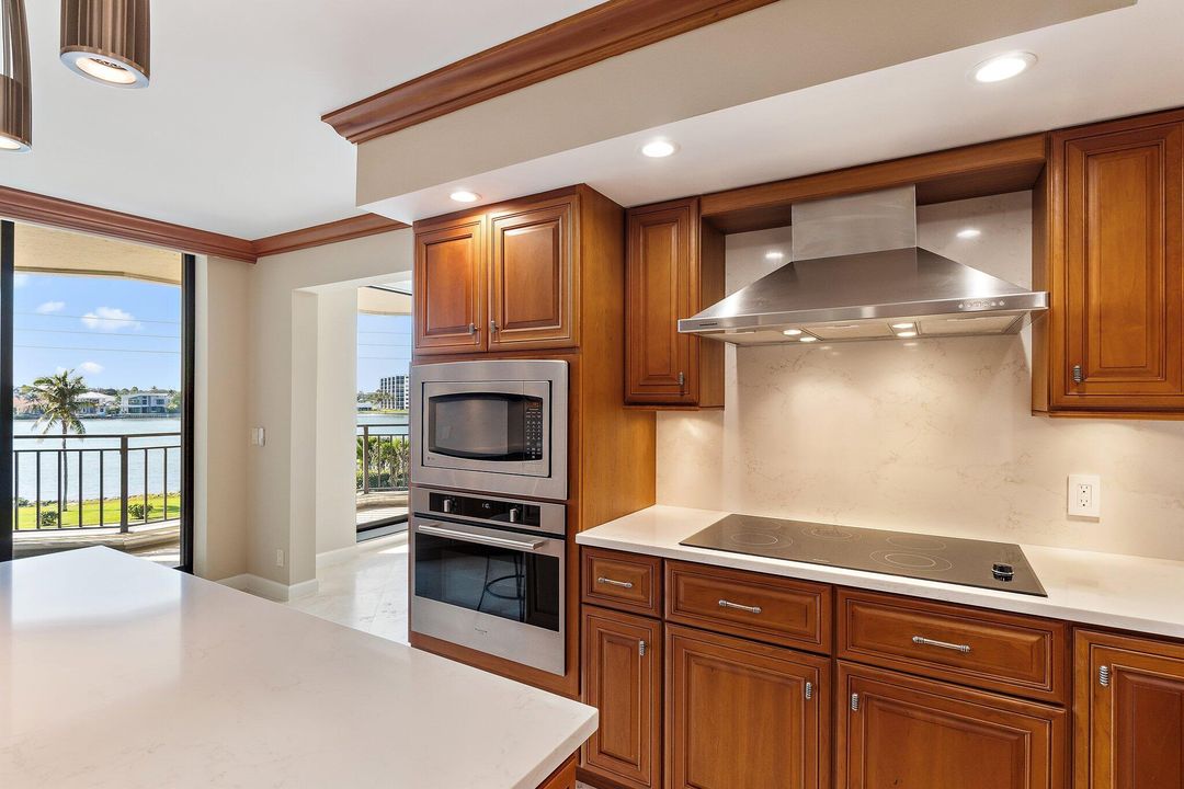 待售: $2,095,000 (3 贝兹, 3 浴室, 2676 平方英尺)